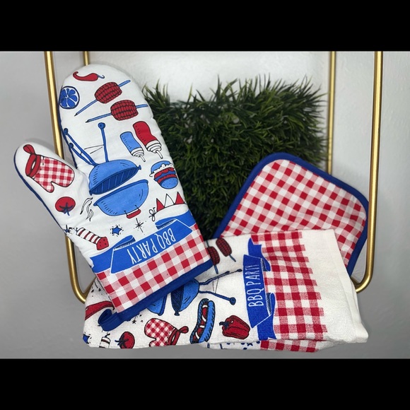 Other - BBQ Mitten and Towel kitchen set (4 piece)
